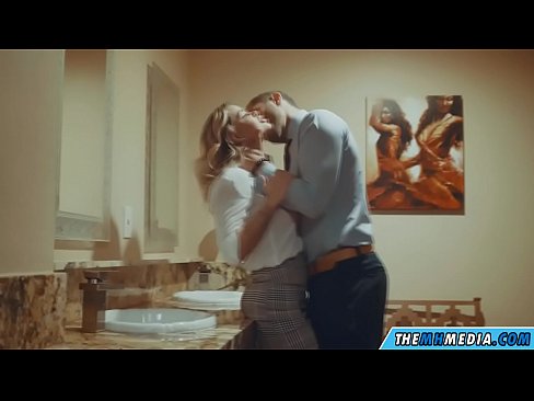 ❤️ Nalika pirang semok seduces sampeyan ing toilet umum ❤ Video porno ing jv.sexafinkarasskaz.ru ❌